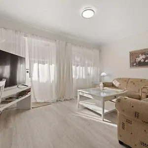 Beautiful Inner City Fully Renovated Ground Floor With Attached Lock-up Garage Canberra